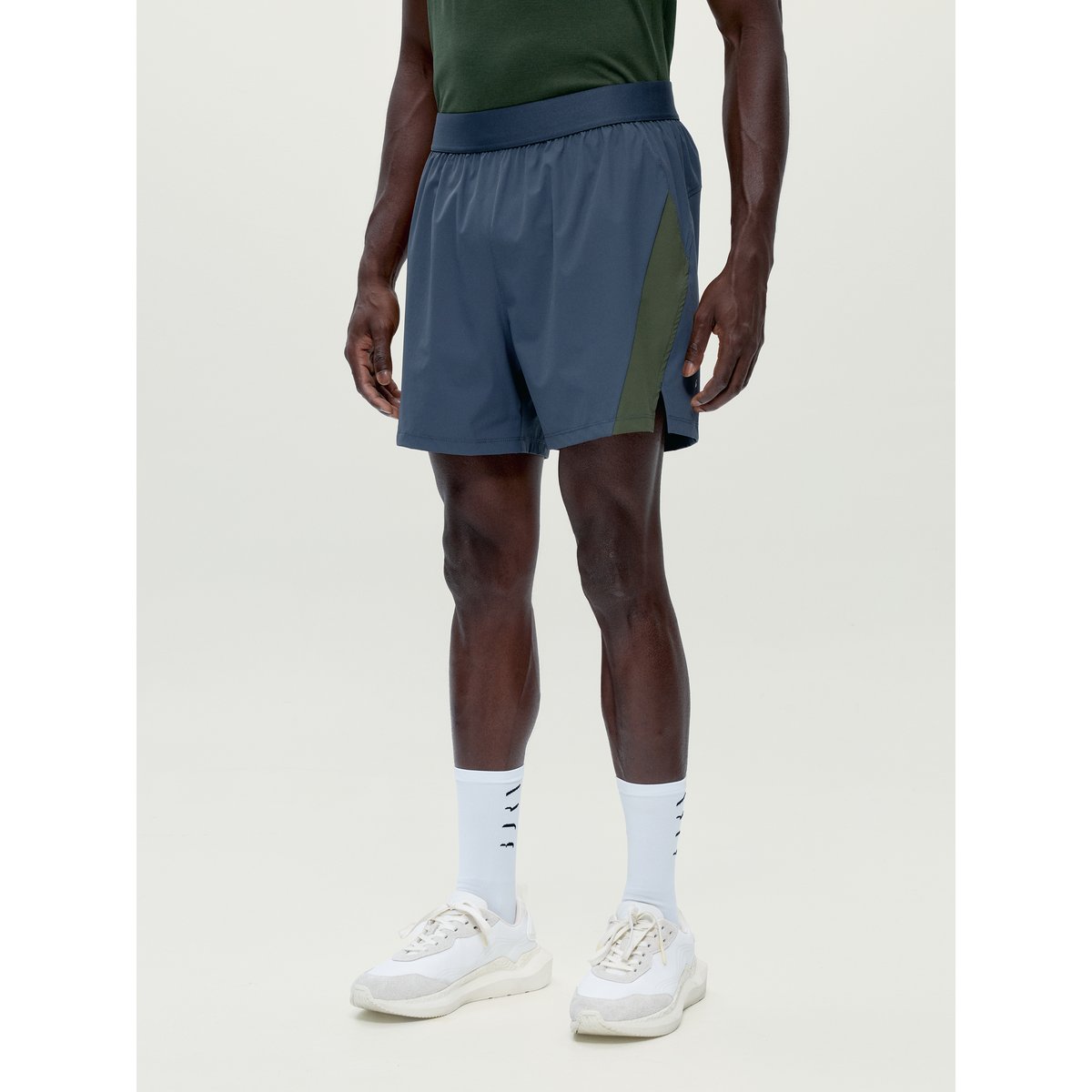 Short de sport homme Torque Avec poches fermeture éclair gris charbon/vert kaki, BORN