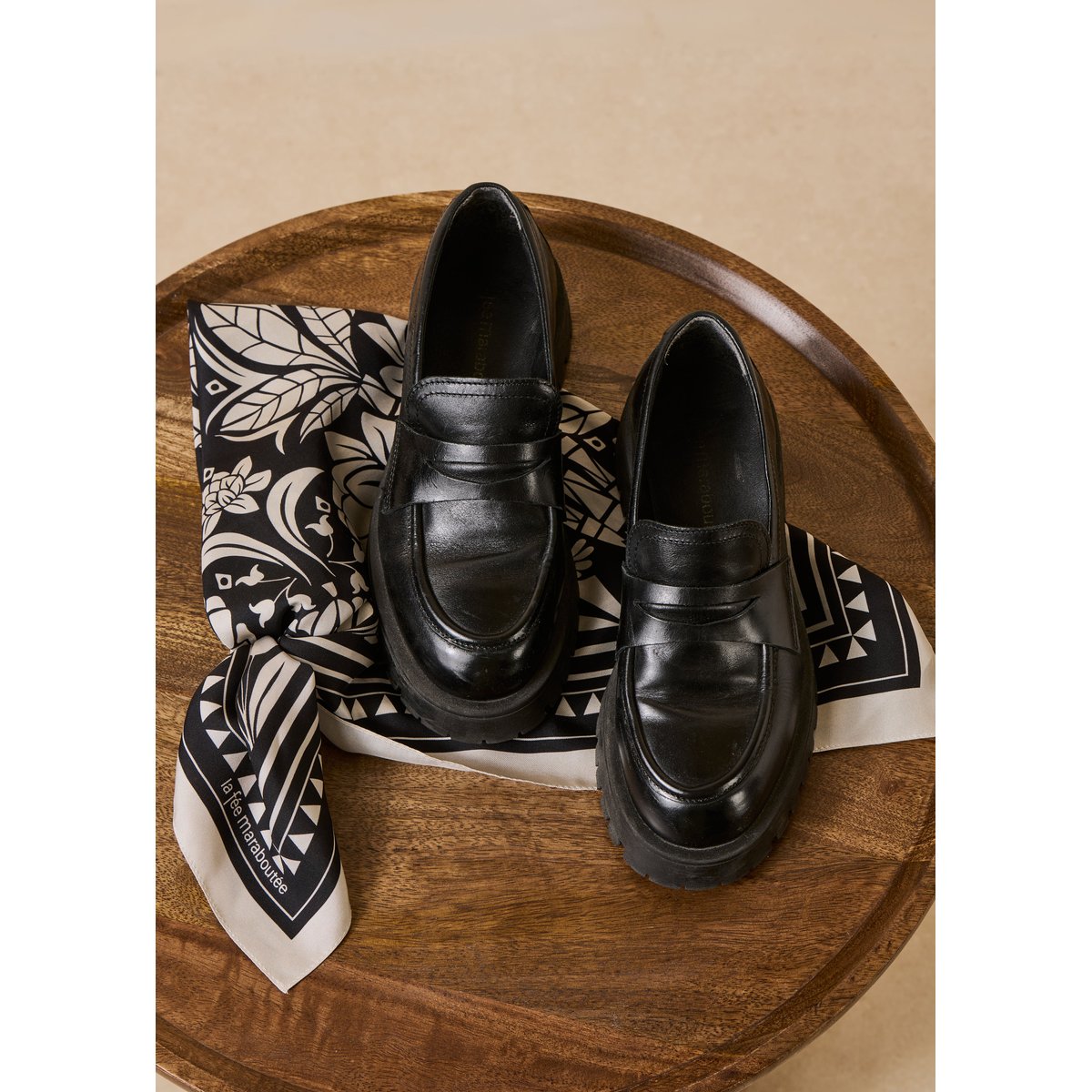 Mocassins en cuir noir, LA FEE MARABOUTEE