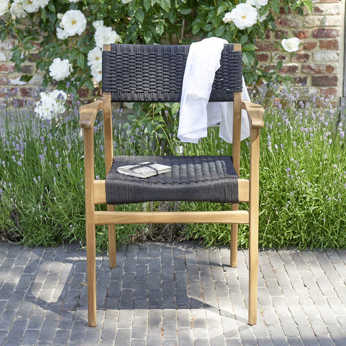 Fauteuil de jardin en teck massif et cordage ESTHER noir, BERAH GETAH