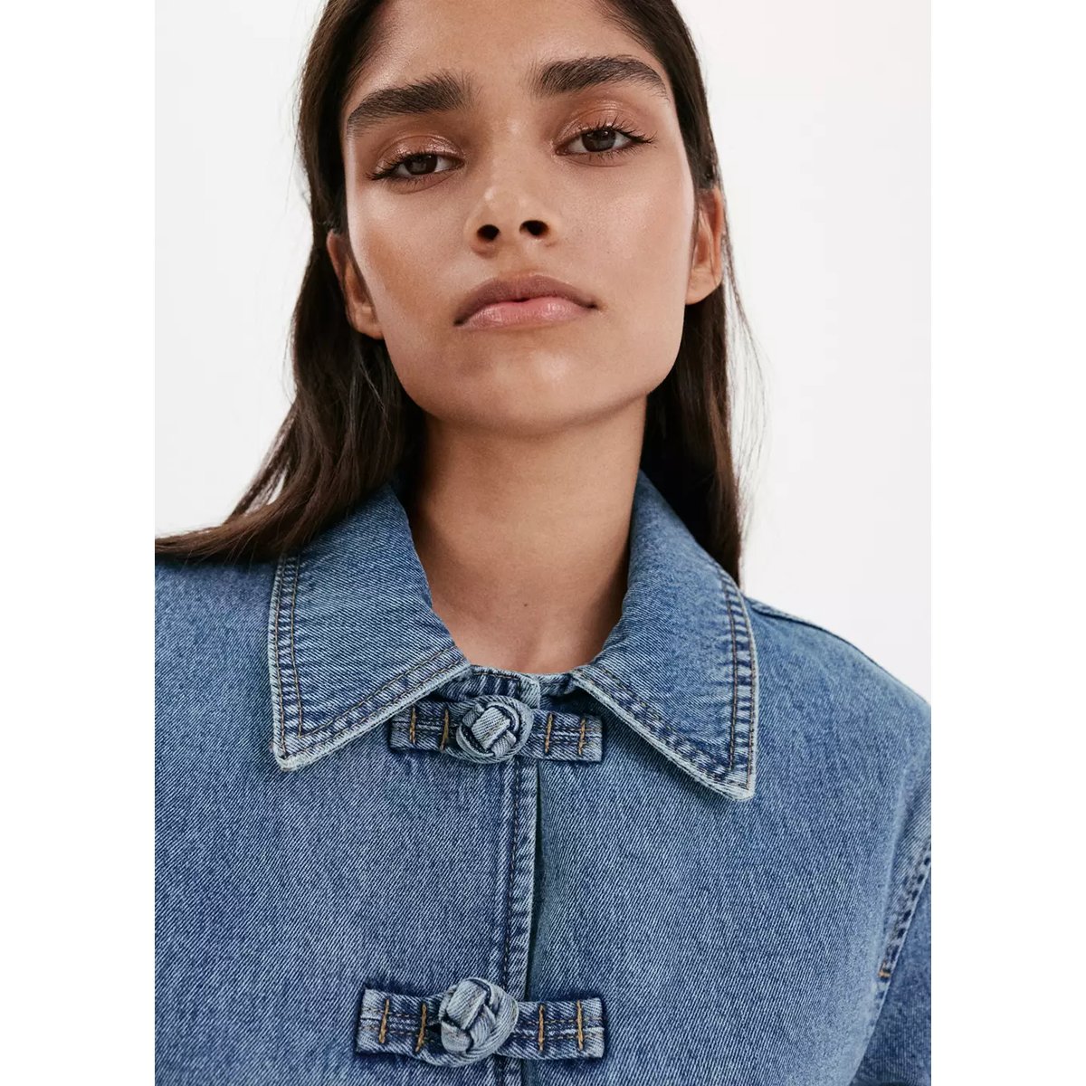 Veste en denim détail brandebourgs bleu moyen, MANGO