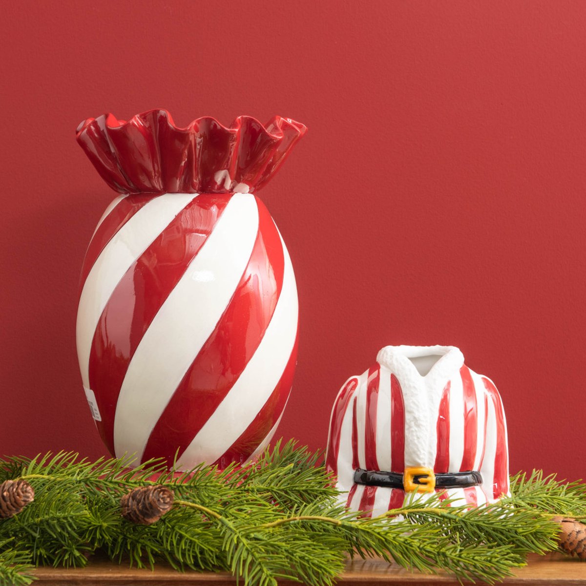 Mini vase veste de Noël H14   en céramique rouge, AMADEUS