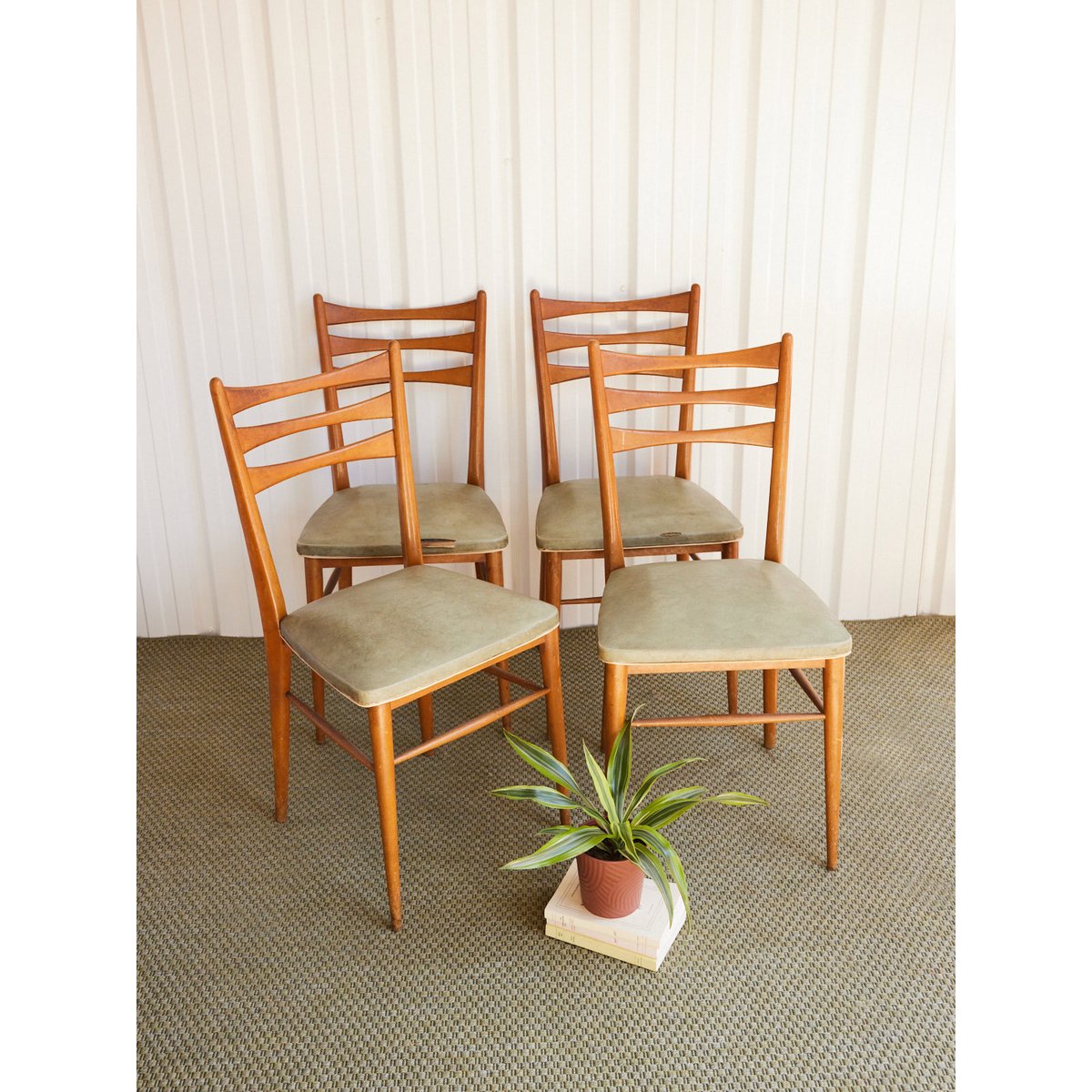 Lot de 4 chaises scandinaves Alma N°1764 - Bon état vert, DEBONGOUT
