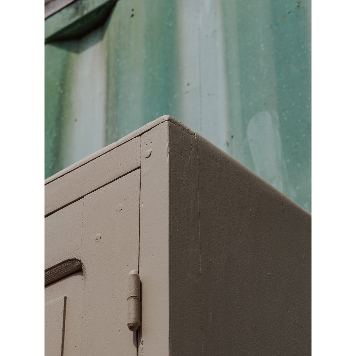 Armoire en bois beige Blandine N°428 - Bon état bois foncé, DEBONGOUT