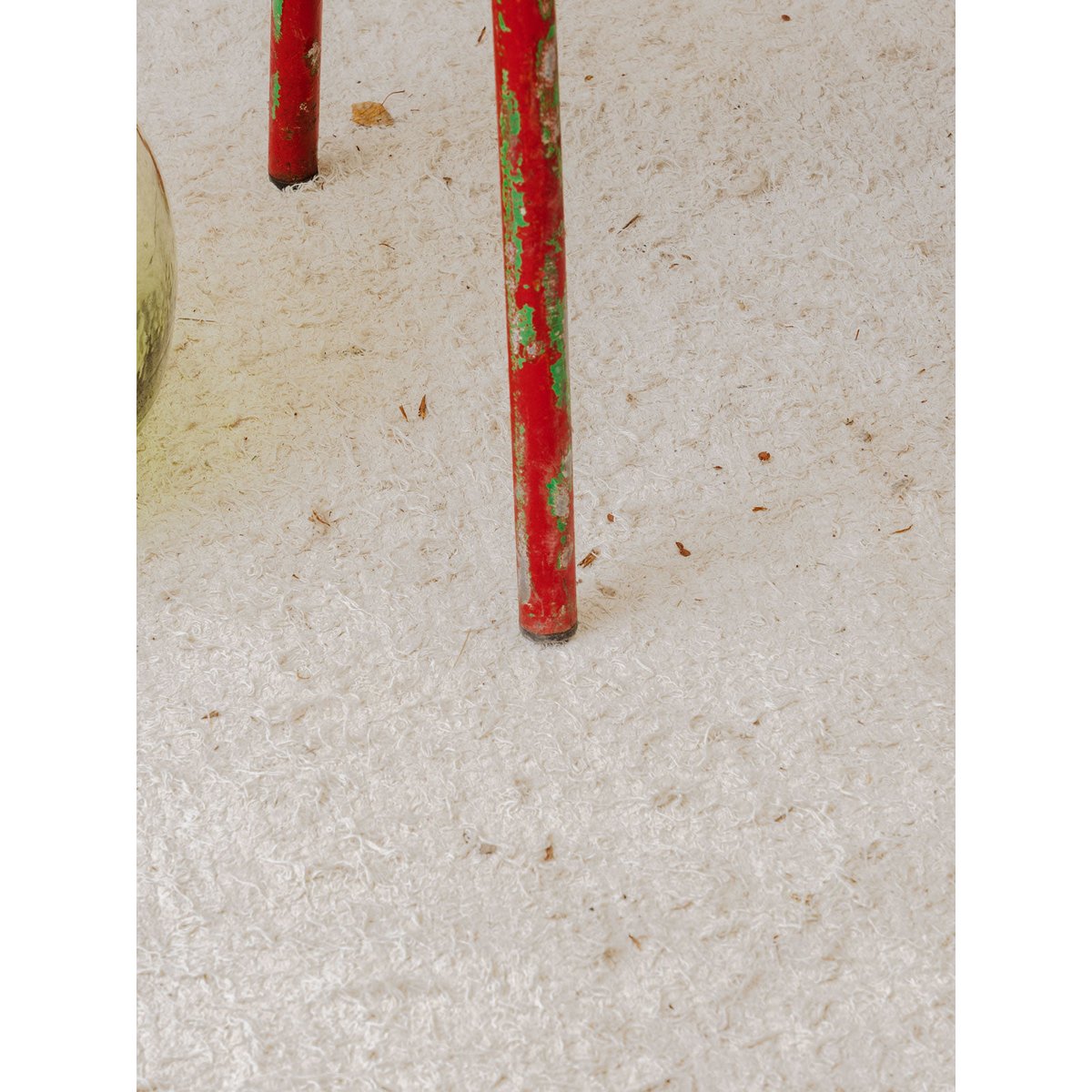 Paire de chaises en métal rouge et vert Alma N°1590 - Bon état rouge, DEBONGOUT