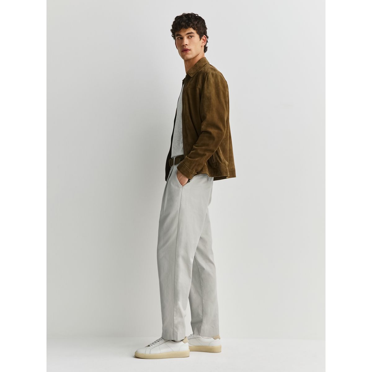Pantalon en lin et coton à ceinture cuir gris clair, NEXT