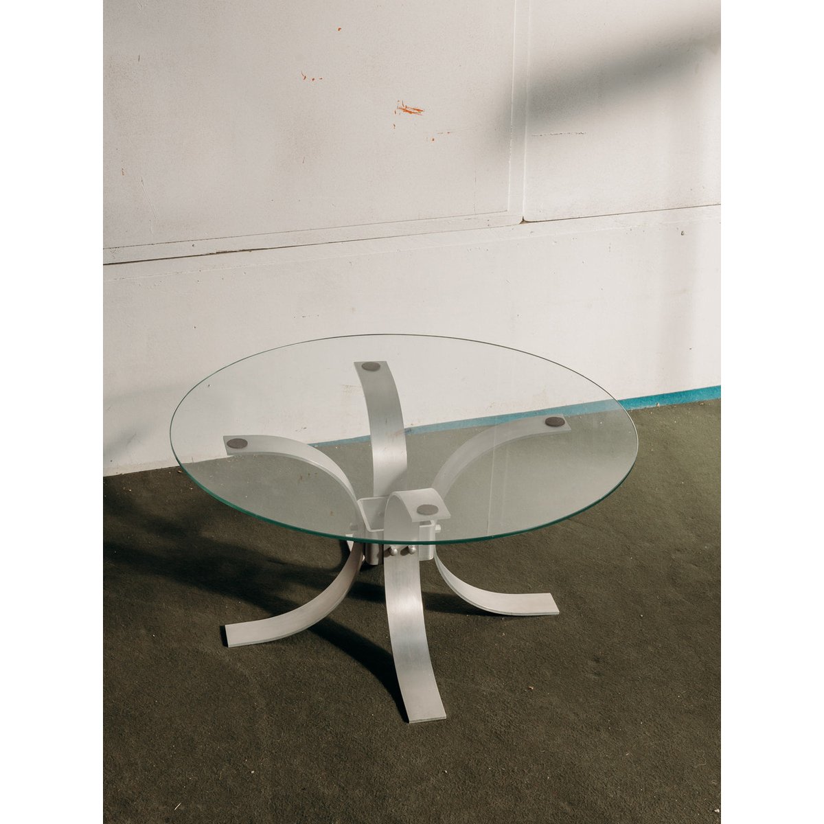 Table basse ronde en verre Donna N°504 - Bon état métal, DEBONGOUT