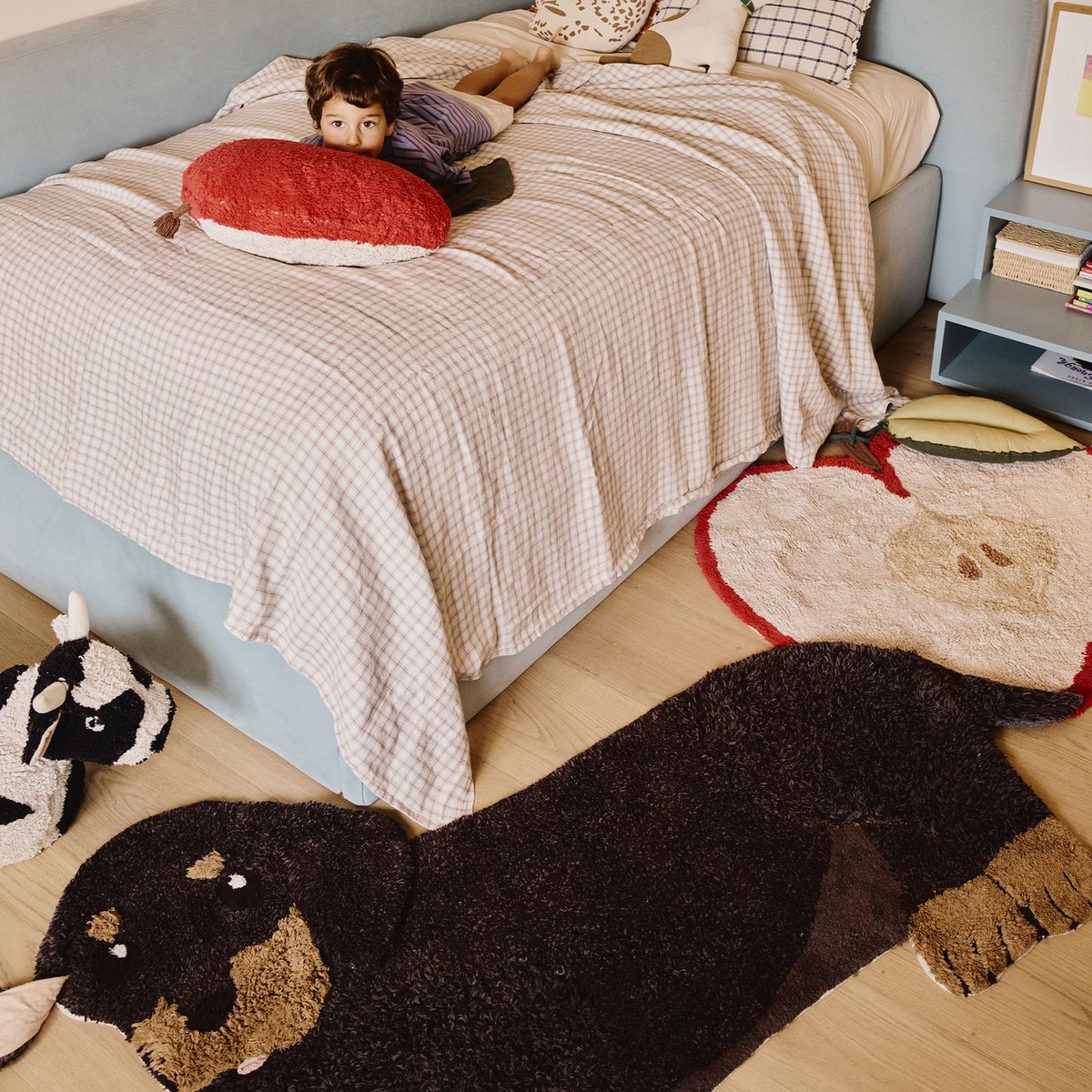 Tapis lavable Chien Jack PETALS & PALS gris foncé, grain de café, ocre, rose, LORENA CANALS