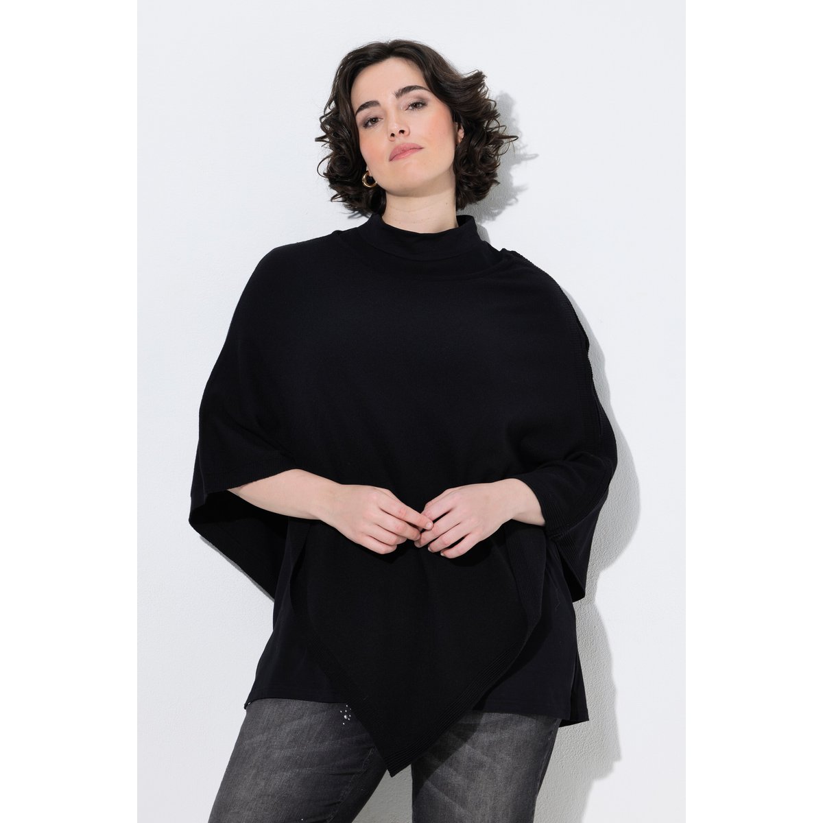 Poncho en maille, base en pointe noir, ULLA POPKEN