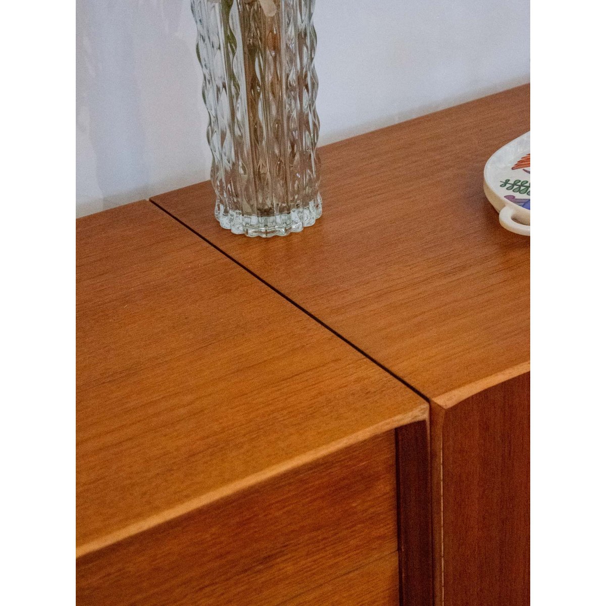 Longue enfilade en bois clair Margaret N°430 - Bon état bois foncé, DEBONGOUT