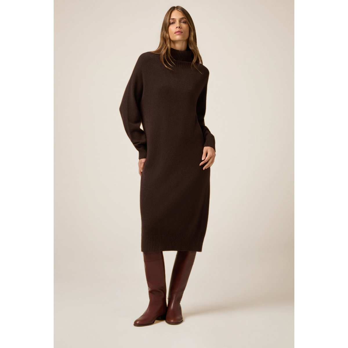 Robe oversize col roulé marron, OLTRE