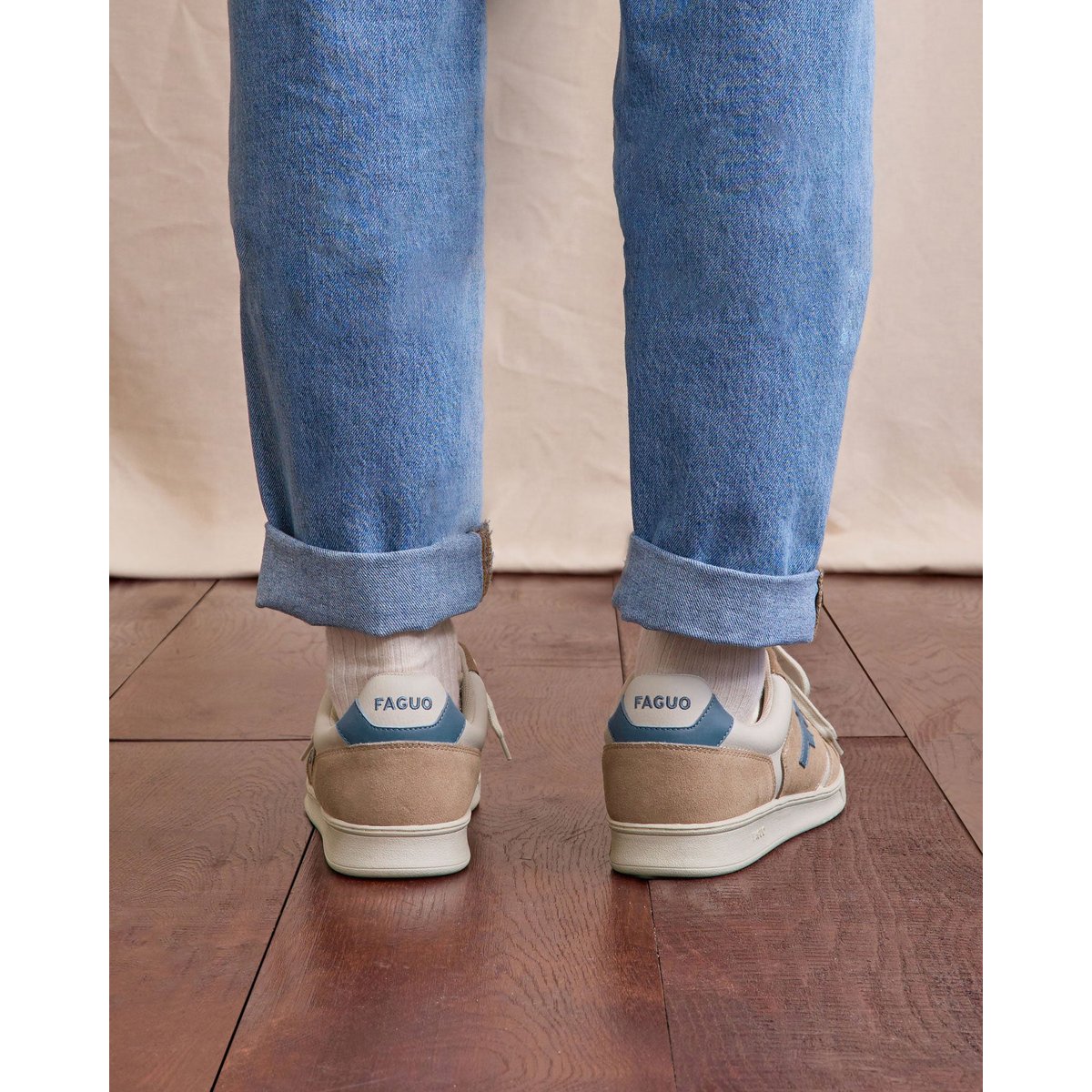 Baskets basses cuir suede PALMER taupe et beige et bleu, FAGUO
