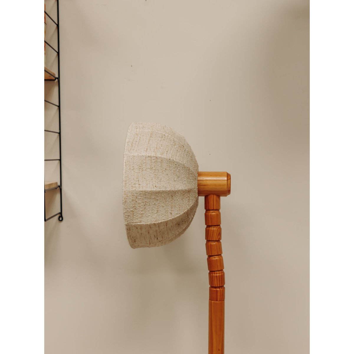 Lampadaire en bois et toile Julien N°377 - Bon état bois clair, DEBONGOUT