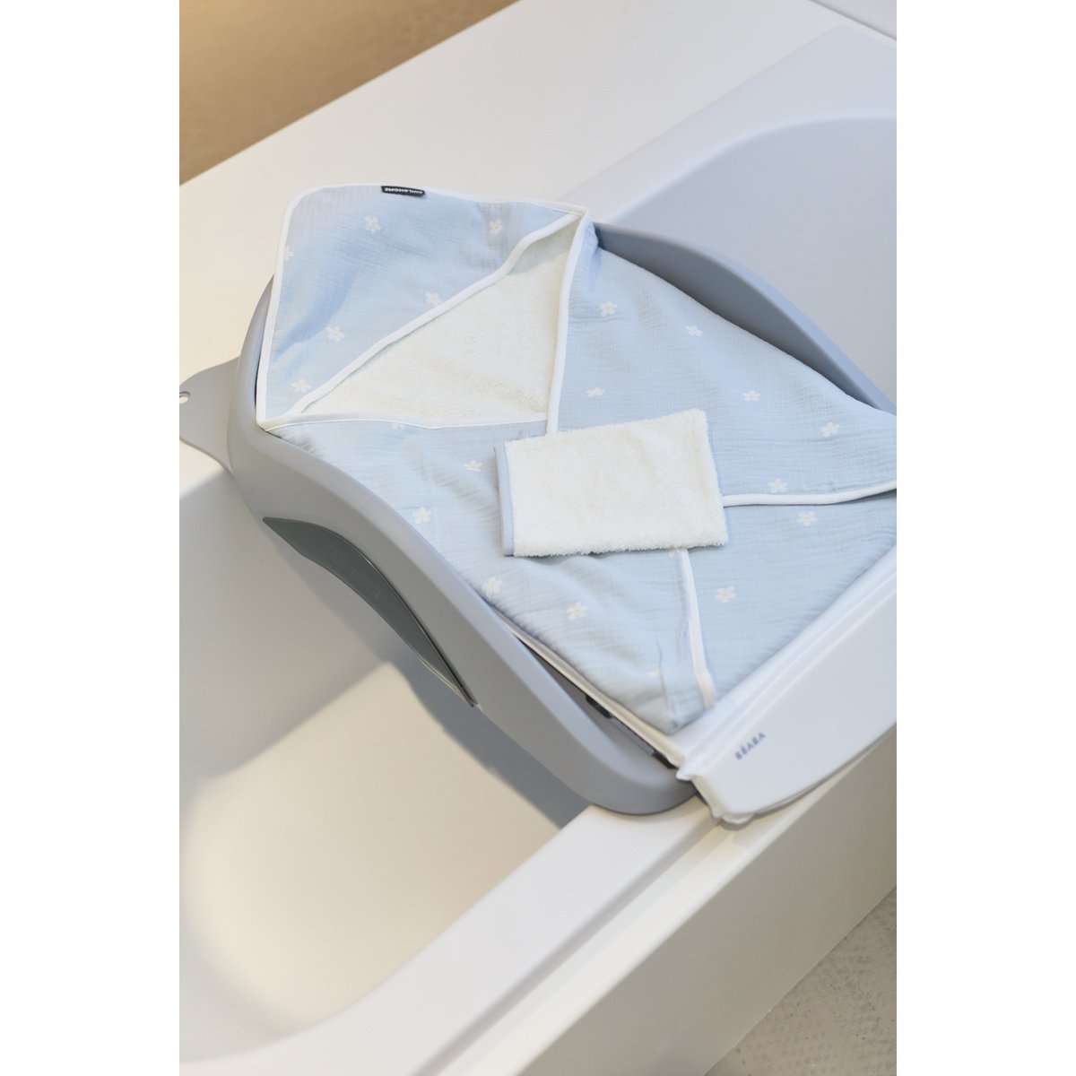 Cape de bain + gant 80 x 80 cm fleur bleu, CHILDHOME