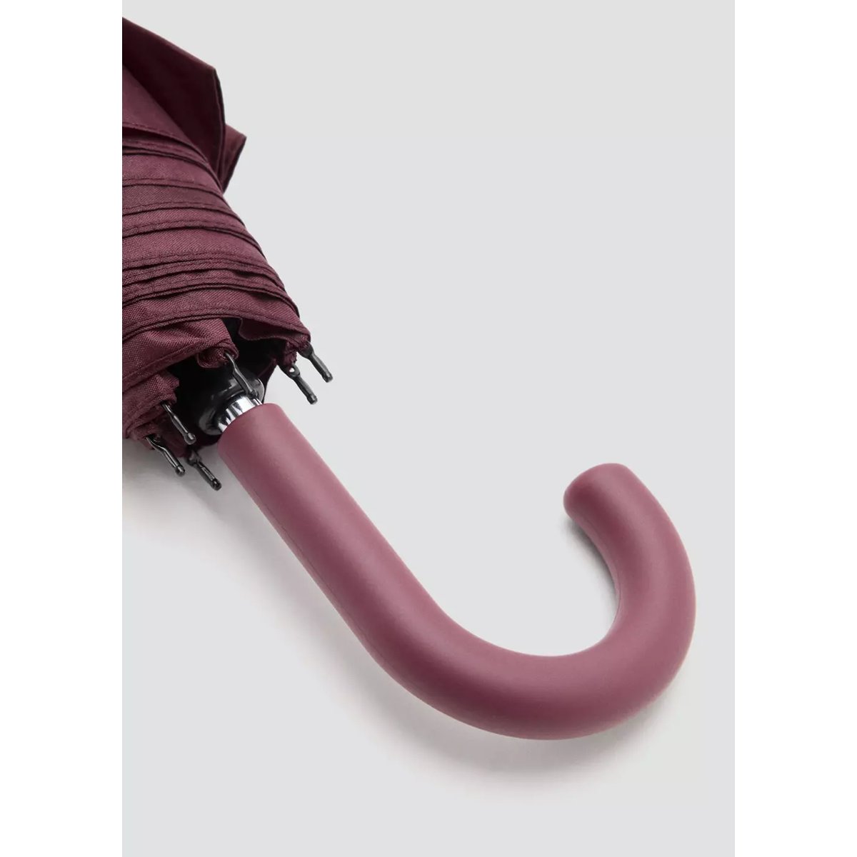 Parapluie imprimé rayures bordeaux, MANGO