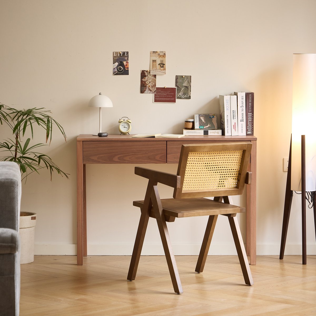 Bureau 2 tiroirs, bois de noyer, VASTERAS bois naturel, NORDLYS
