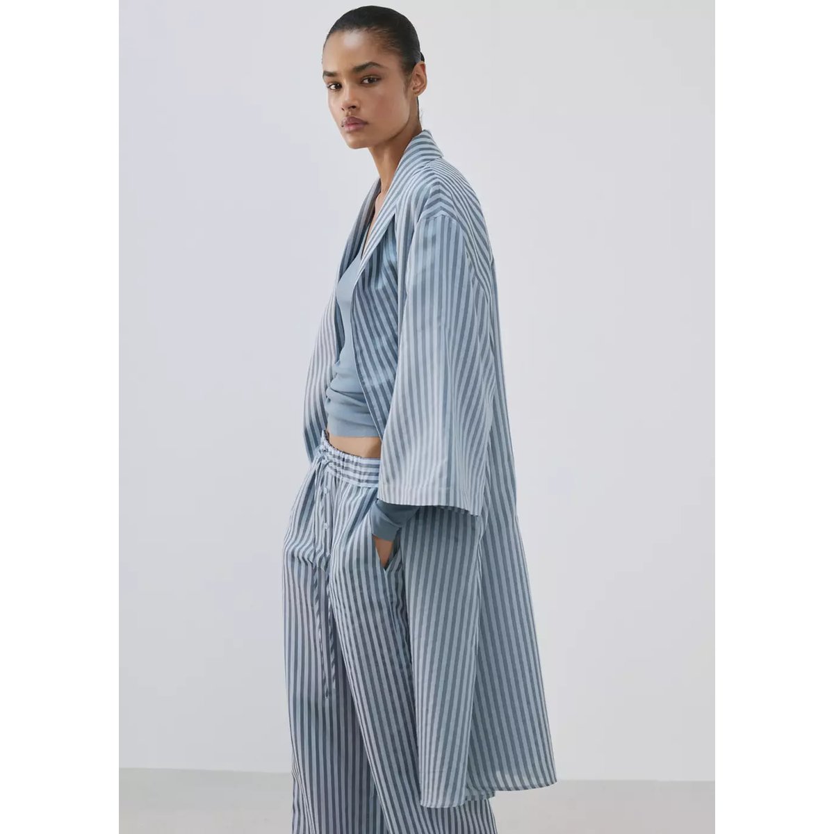Pantalon de pyjama en mélange de soie à rayures bleu, MANGO
