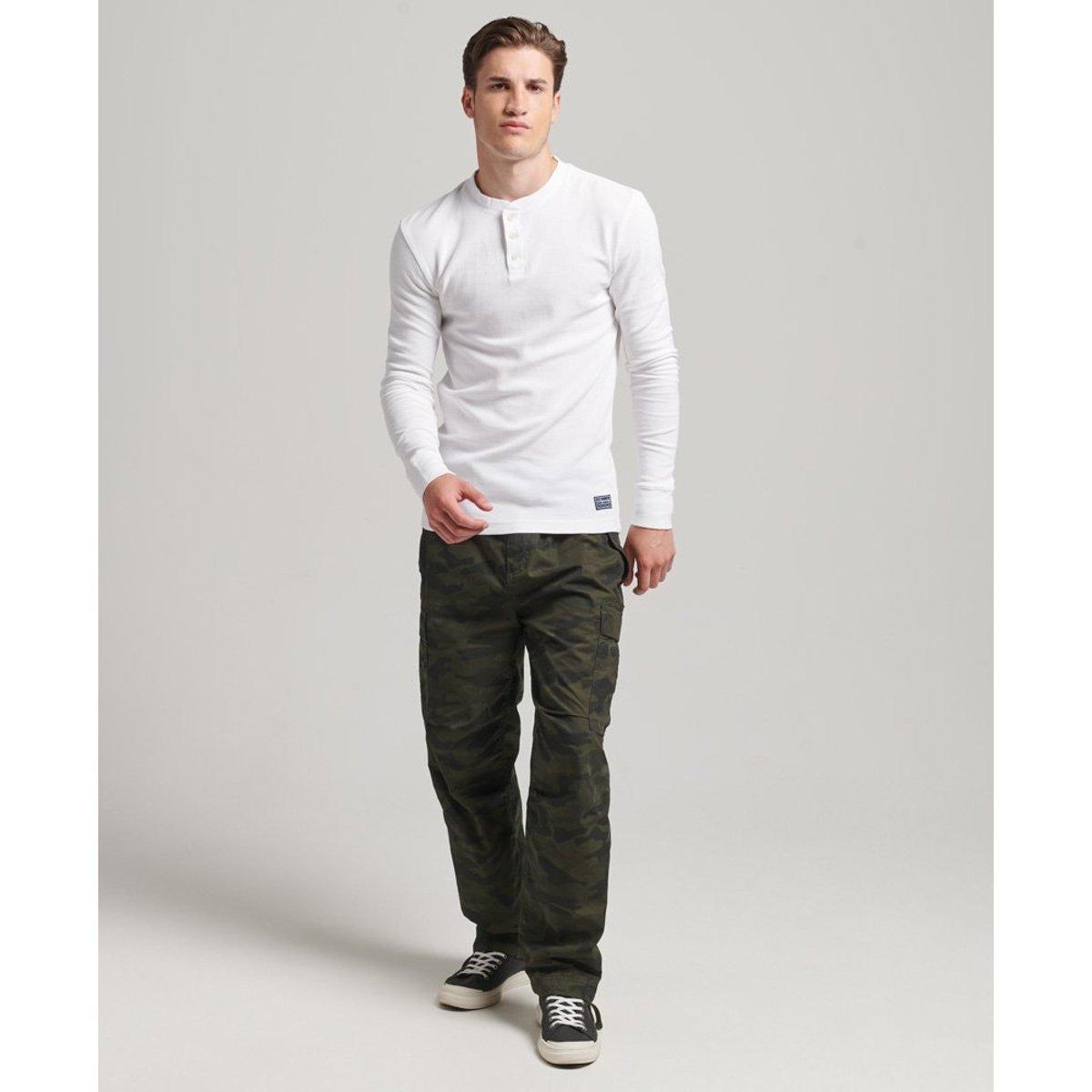 Haut en coton biologique gaufré à col boutonné et manches longues blanc éclatant, SUPERDRY