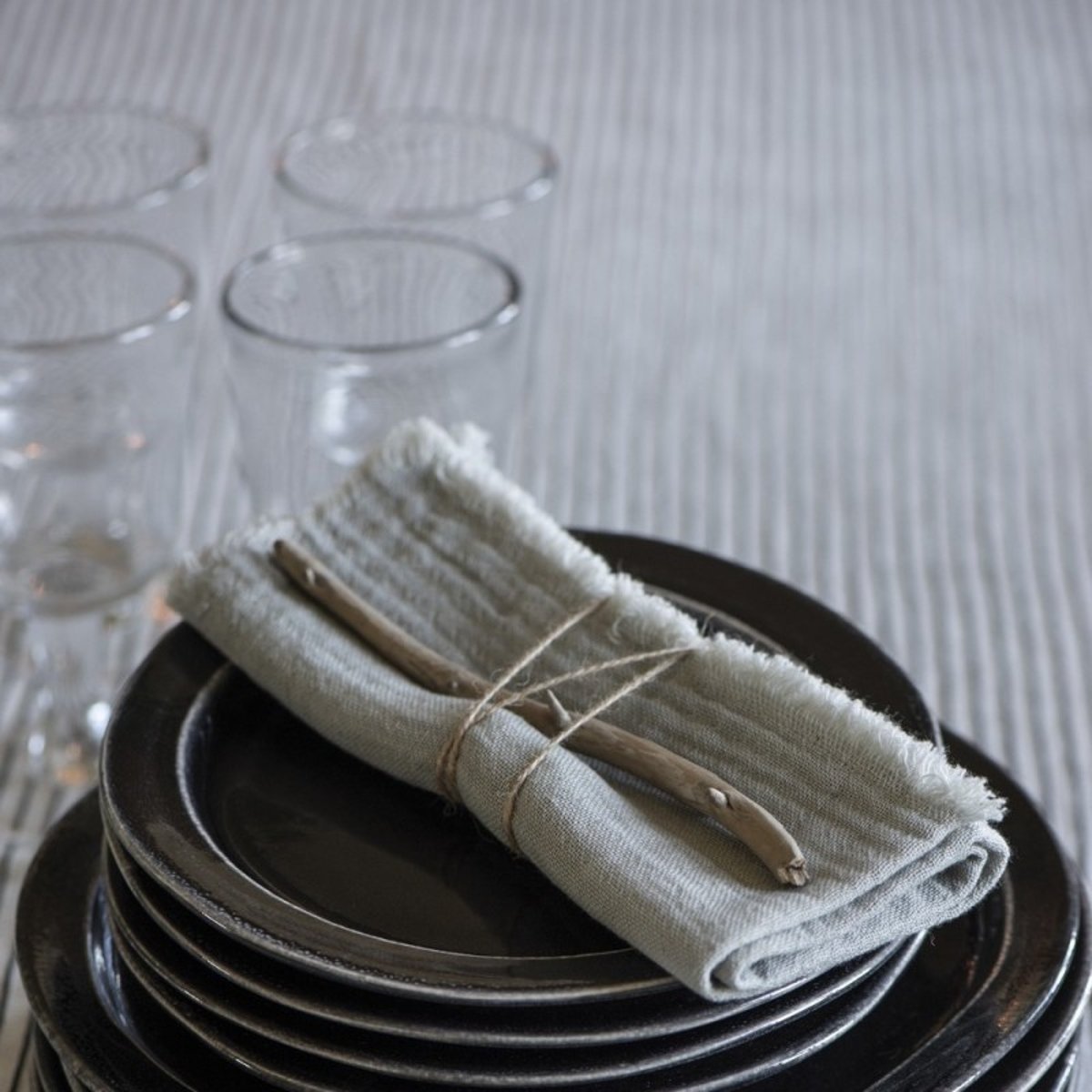 Assiette creuse rustique grès noir, IB LAURSEN