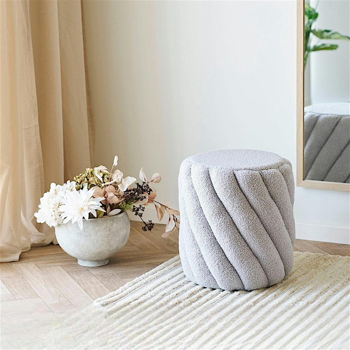 Pouf de salon bouclette grise à larges bandes BERLIN gris foncé, PIER IMPORT