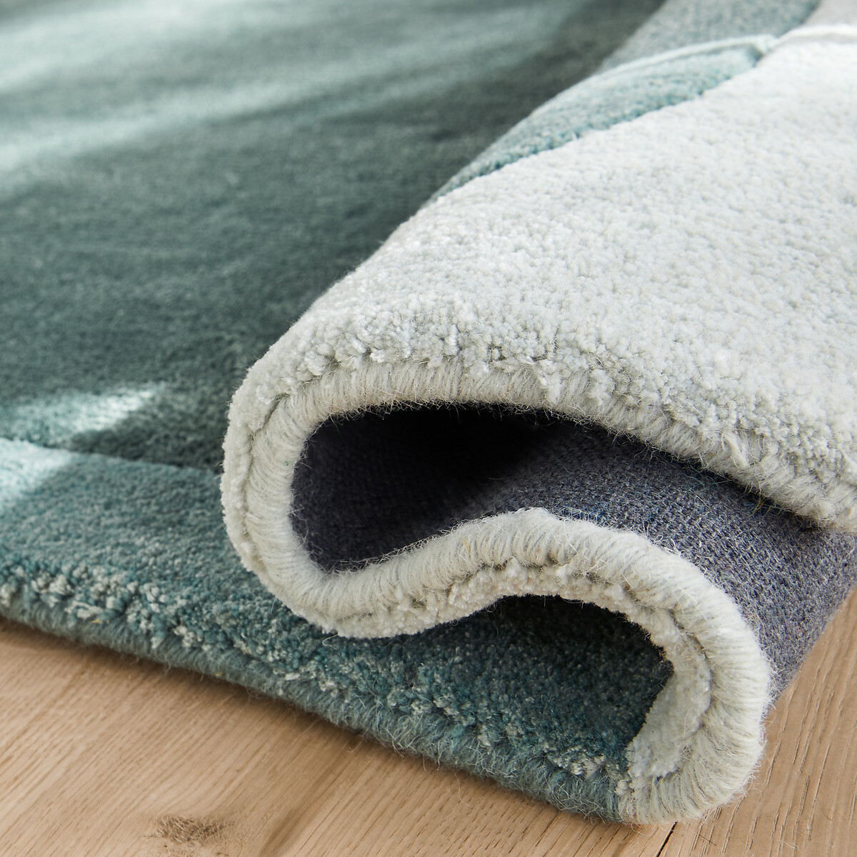 Tapis en lyocell et laine, tufté main, Caldera céladon, AM.PM