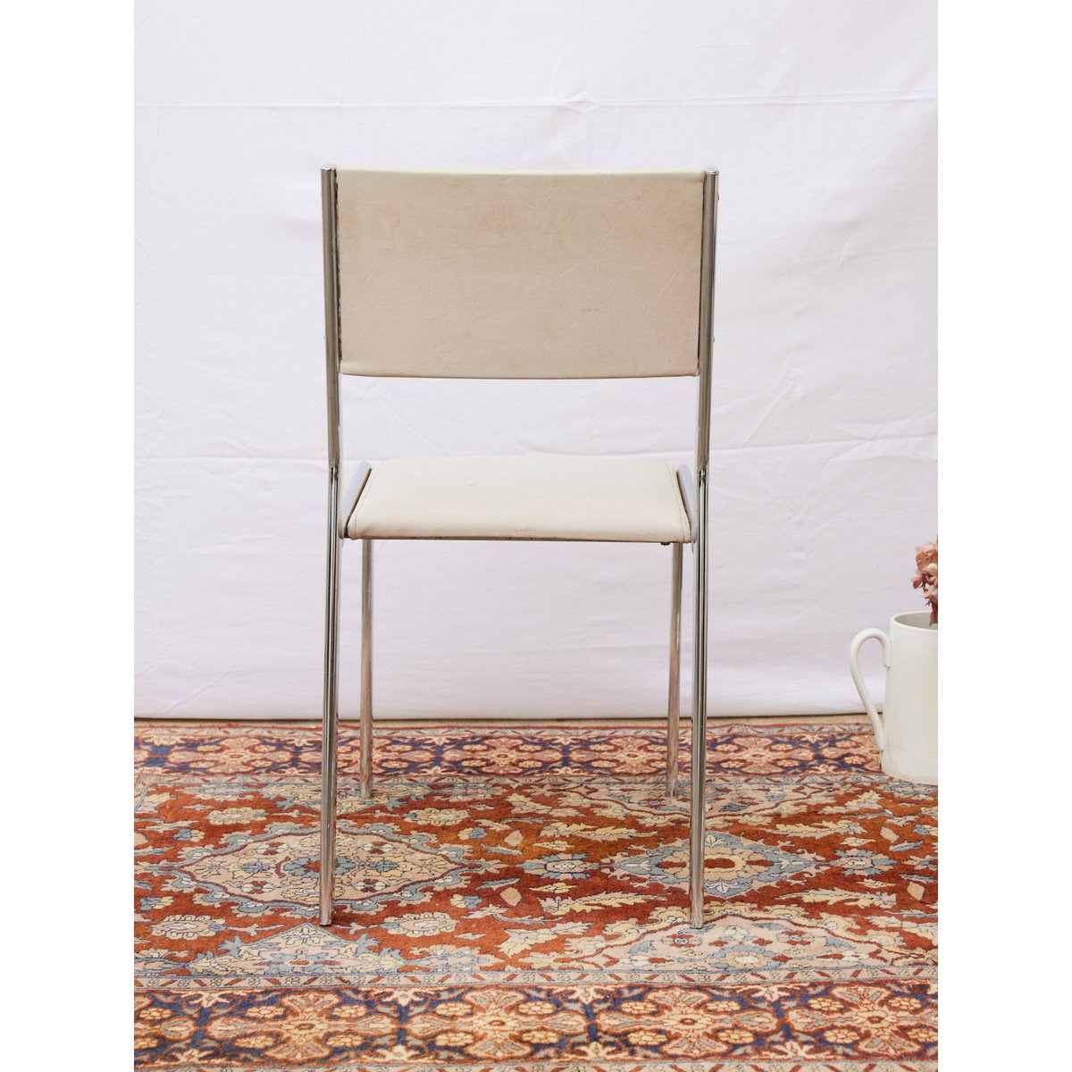 Chaise en skai et chrome Alma N°1725 - Bon état argenté, DEBONGOUT