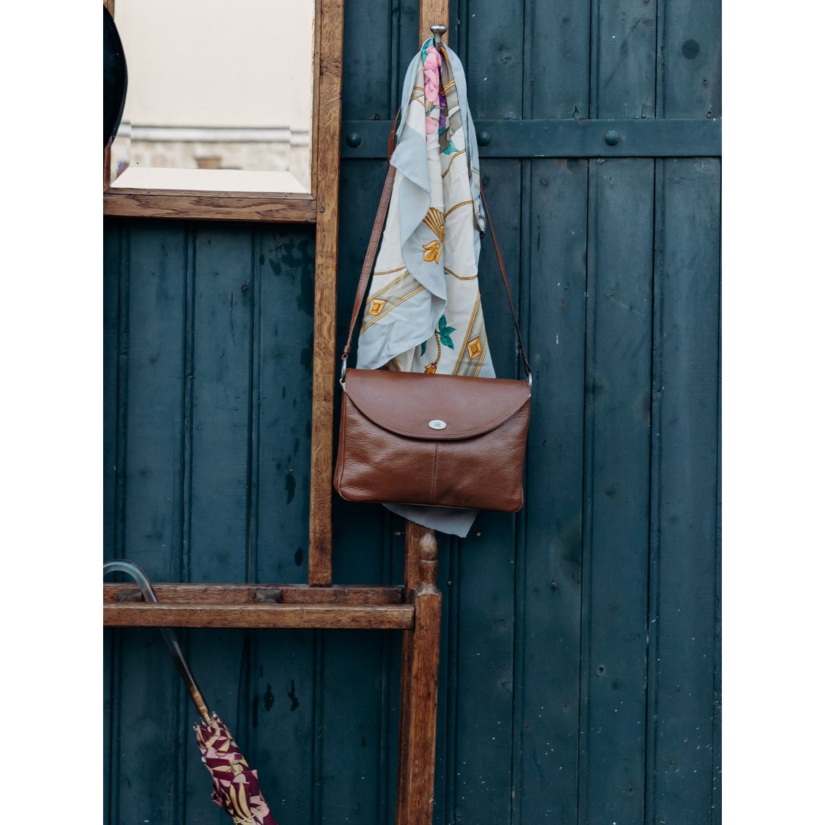 Grand porte-manteau en bois Max N°214 - Bon état bois foncé, DEBONGOUT