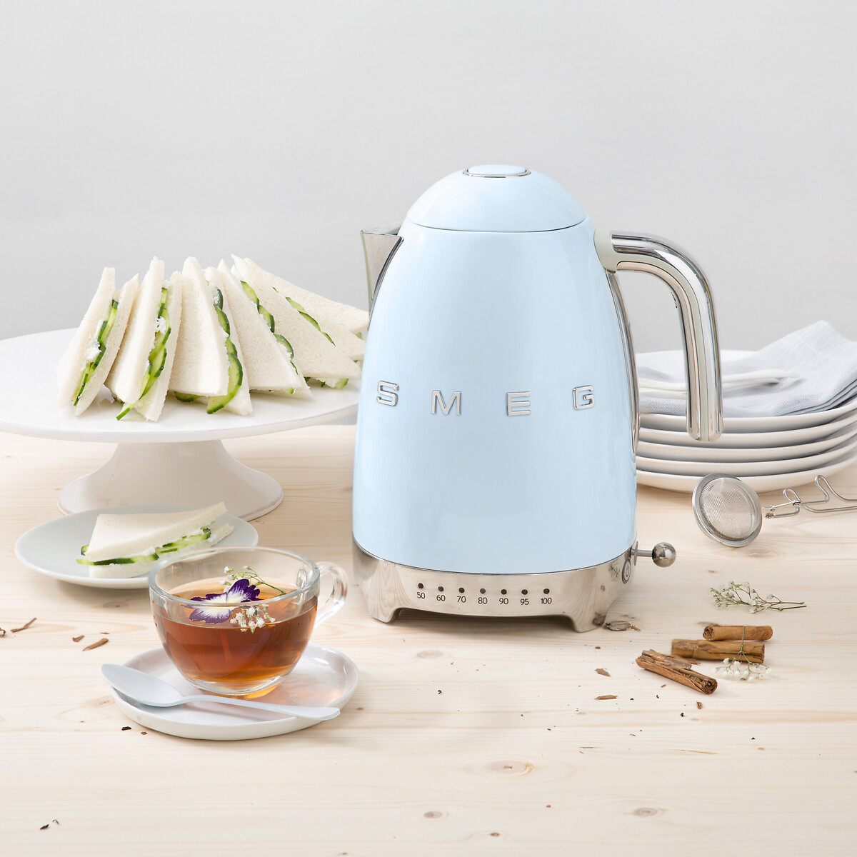 Retro Style 1.7L Variable Temperature Kettle in Pastel - KLF04 blue, SMEG