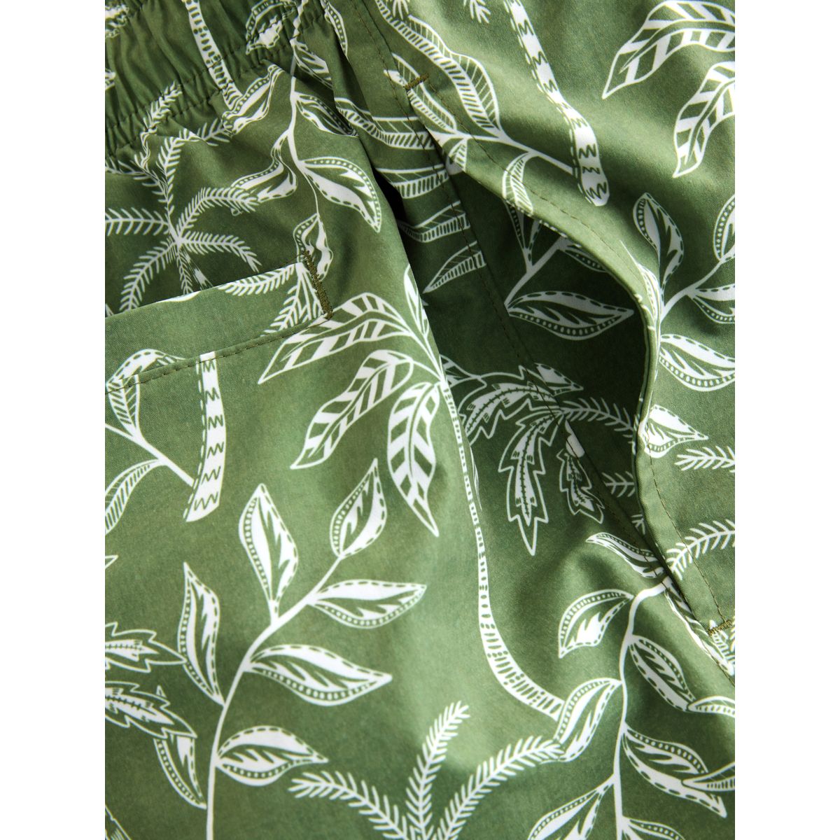 Short de bain 5 pouces à imprimé palmier vert kaki/écru, NEXT