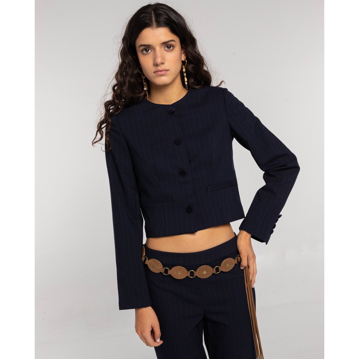 Veste courte bleu marine doublée, manches cintrées et 4 boutons bleu, THE-ARE