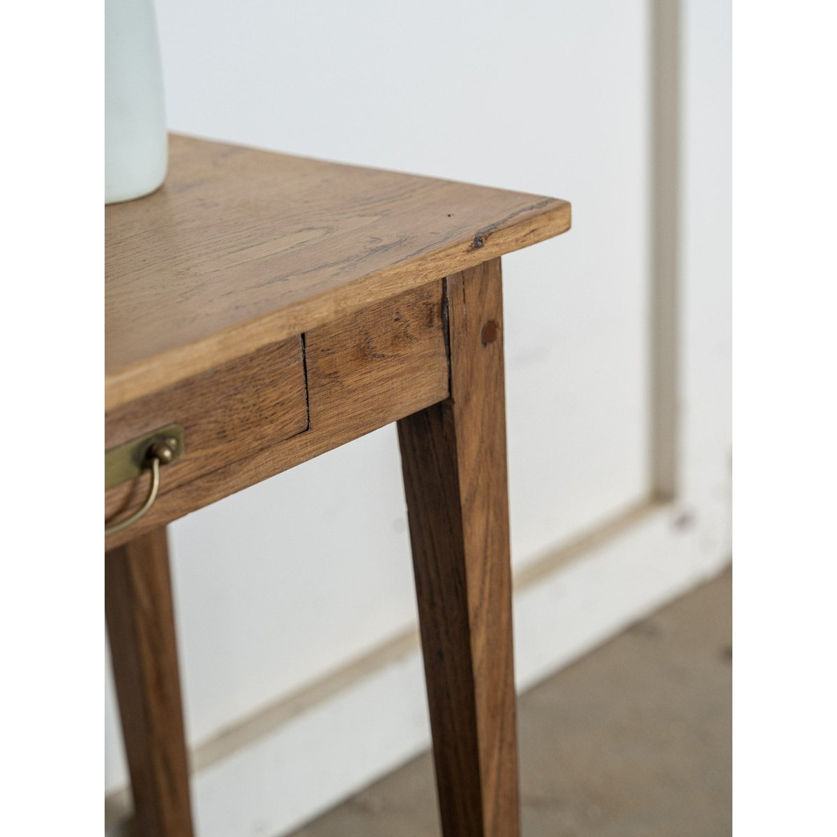 Petite table d'appoint de campagne en bois Francine N°1595 - Bon état bois foncé, DEBONGOUT