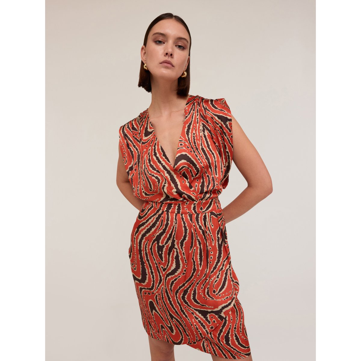 Robe courte croisée en satin imprimé orange soleil, MOTIVI