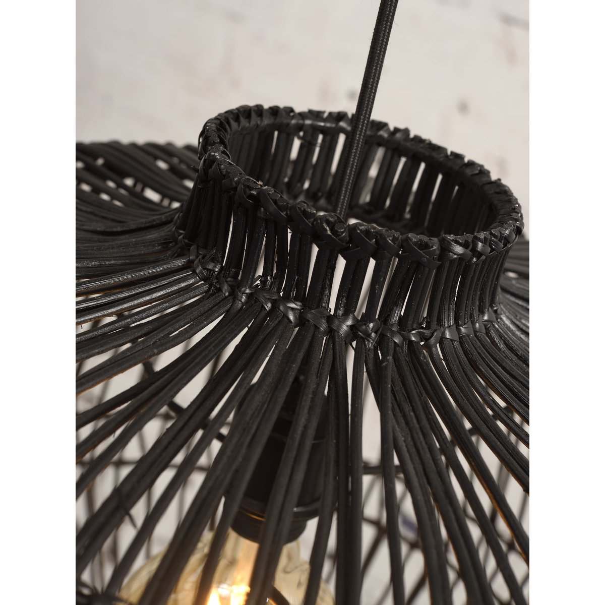 Lampe Suspendue Rotin MADAGASCAR noir, GOOD & MOJO