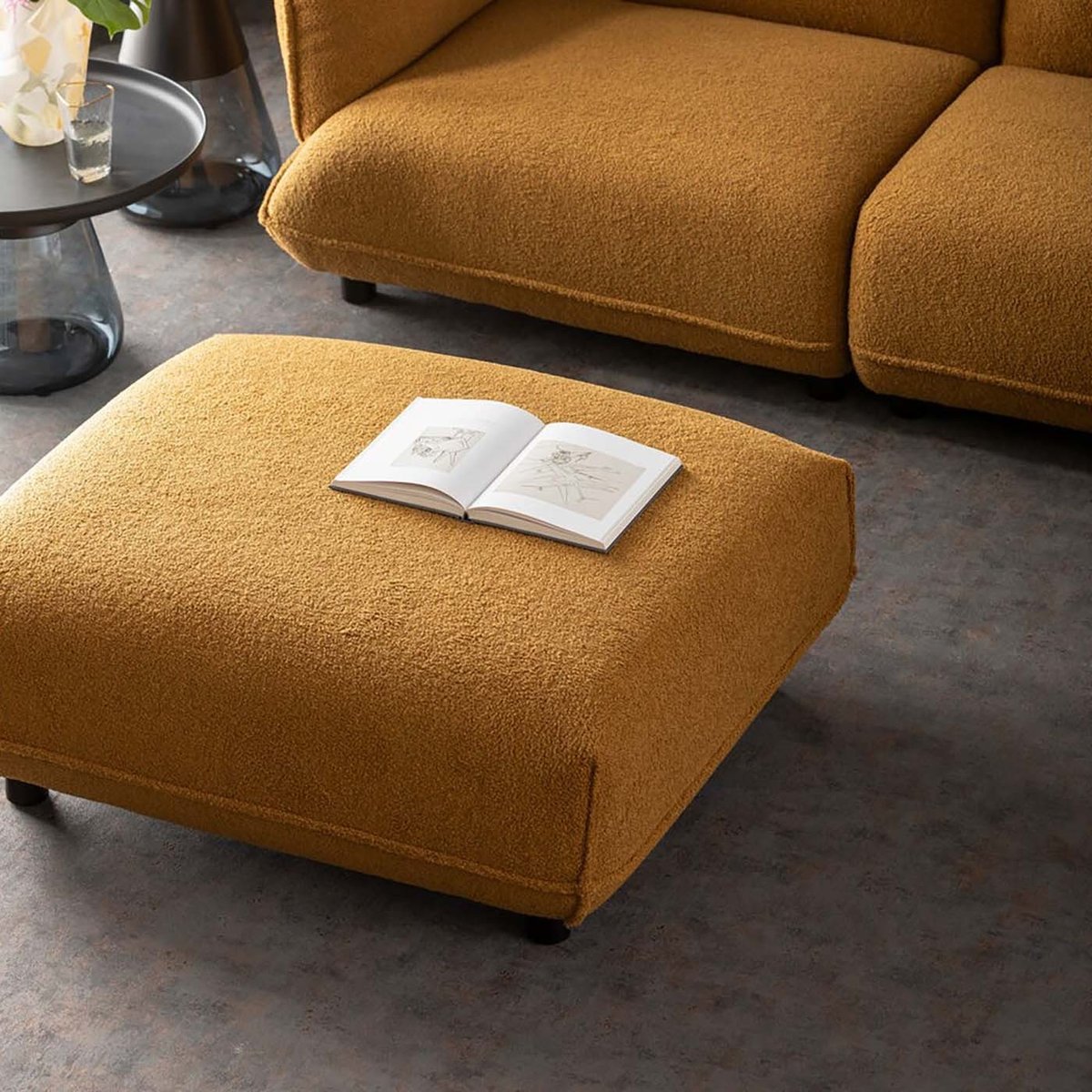 Repose-pieds en polyester bouclé, GIGI marron, KARE DESIGN