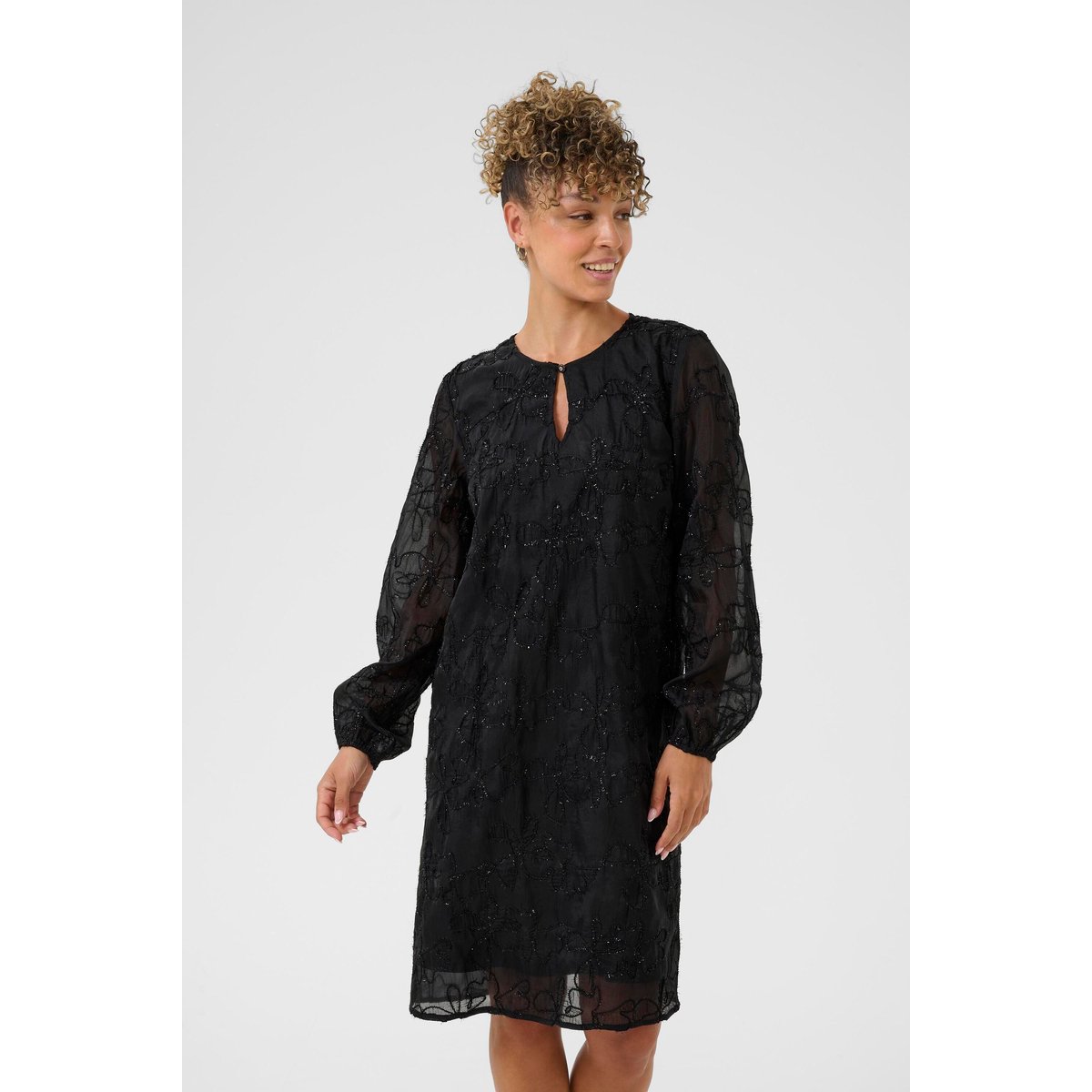 Robe noir pitch black, CREAM