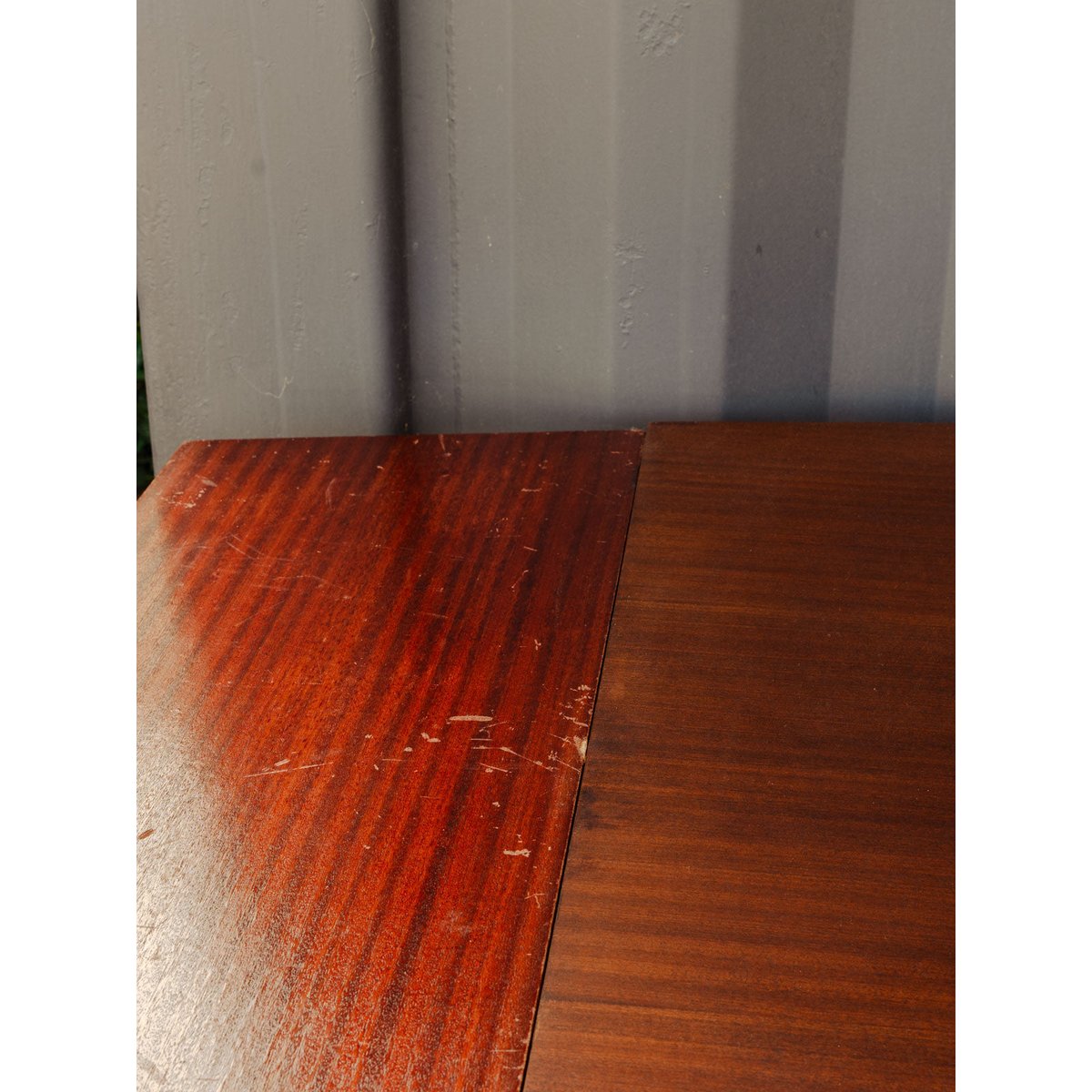 Table à manger en teck Karla N°1245 - Bon état bois foncé, DEBONGOUT