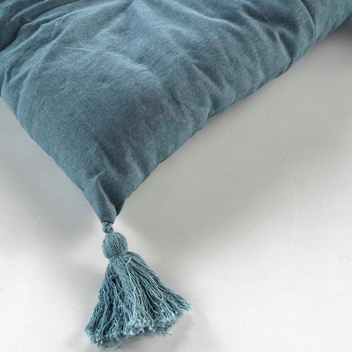 Coussin de sol ou Matelas de sol pompons Calisto bleu bleu, EDEN