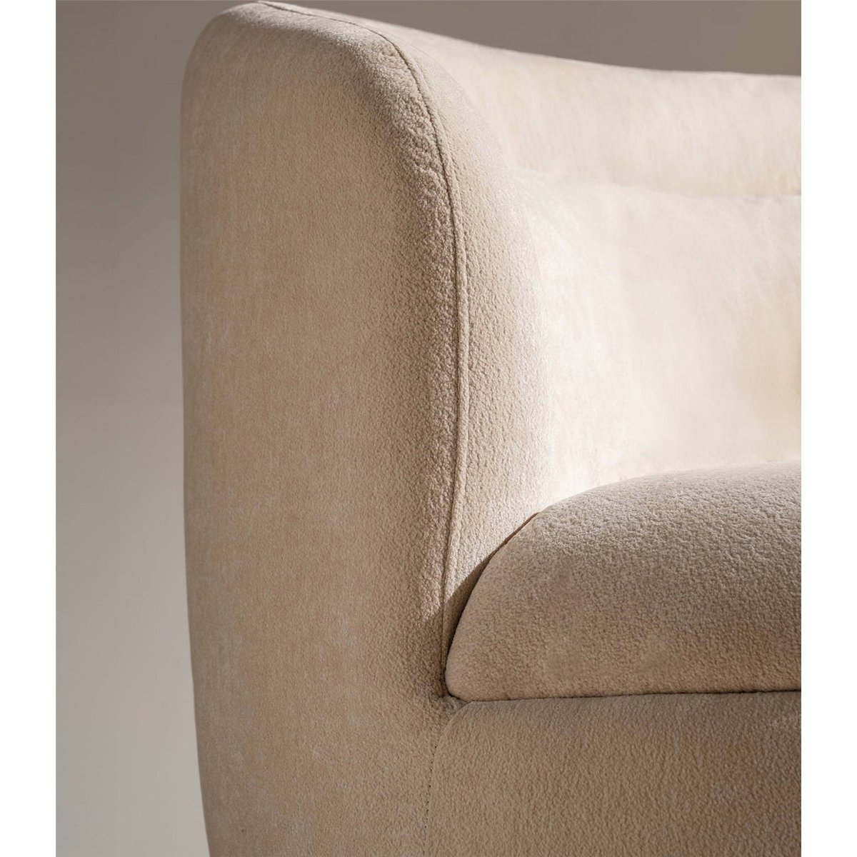 Fauteuil pivotant bouclé enveloppant CAVRA beige clair bouclé, RECOLLECTION