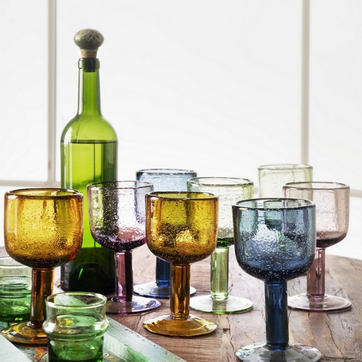Verre à vin bullé couleur bleu, MADAM STOLTZ
