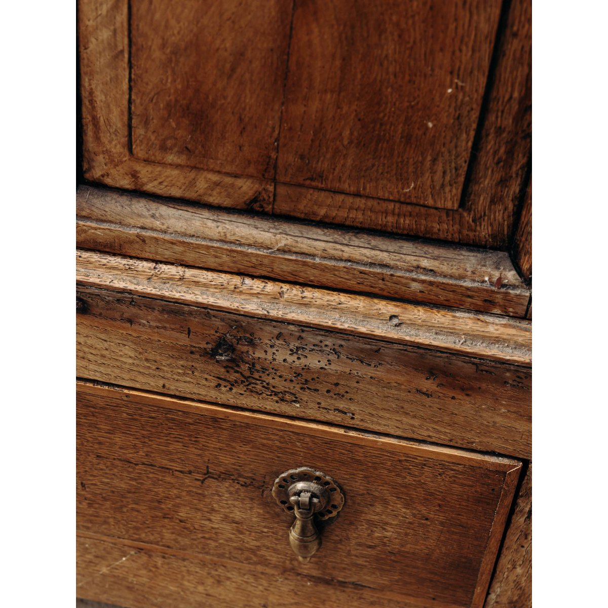 Buffet rustique massif Gilbert N°1696 - Bon état bois foncé, DEBONGOUT