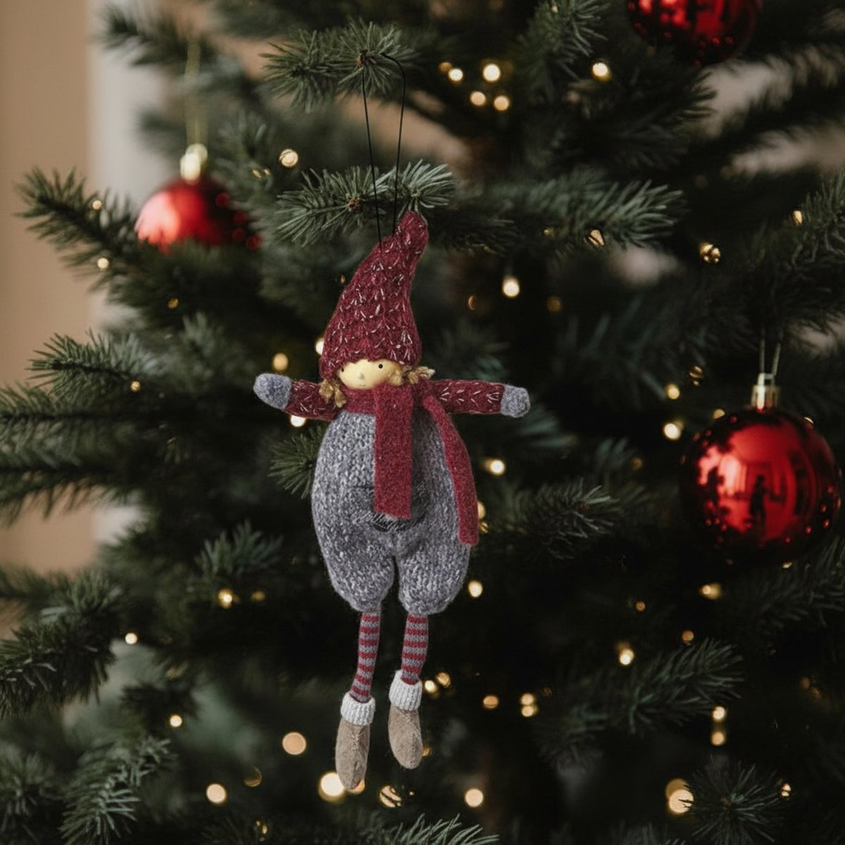 Suspension figurine de noël garçon en résine H24 rouge, SIA DECO