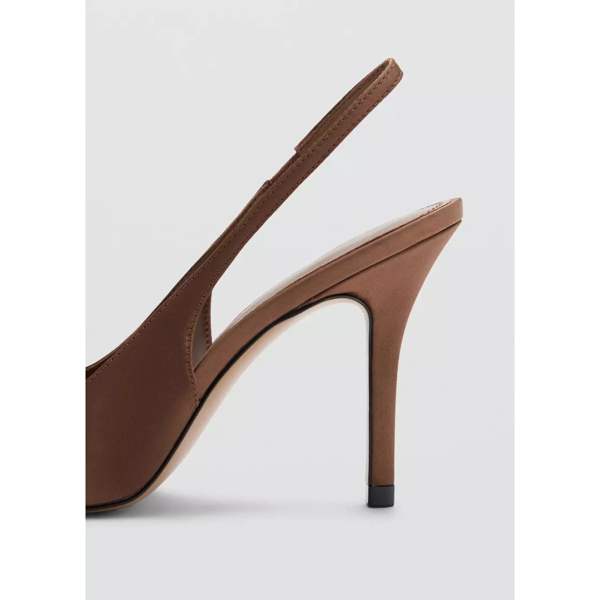 Chaussures à talons satinées chocolat, MANGO