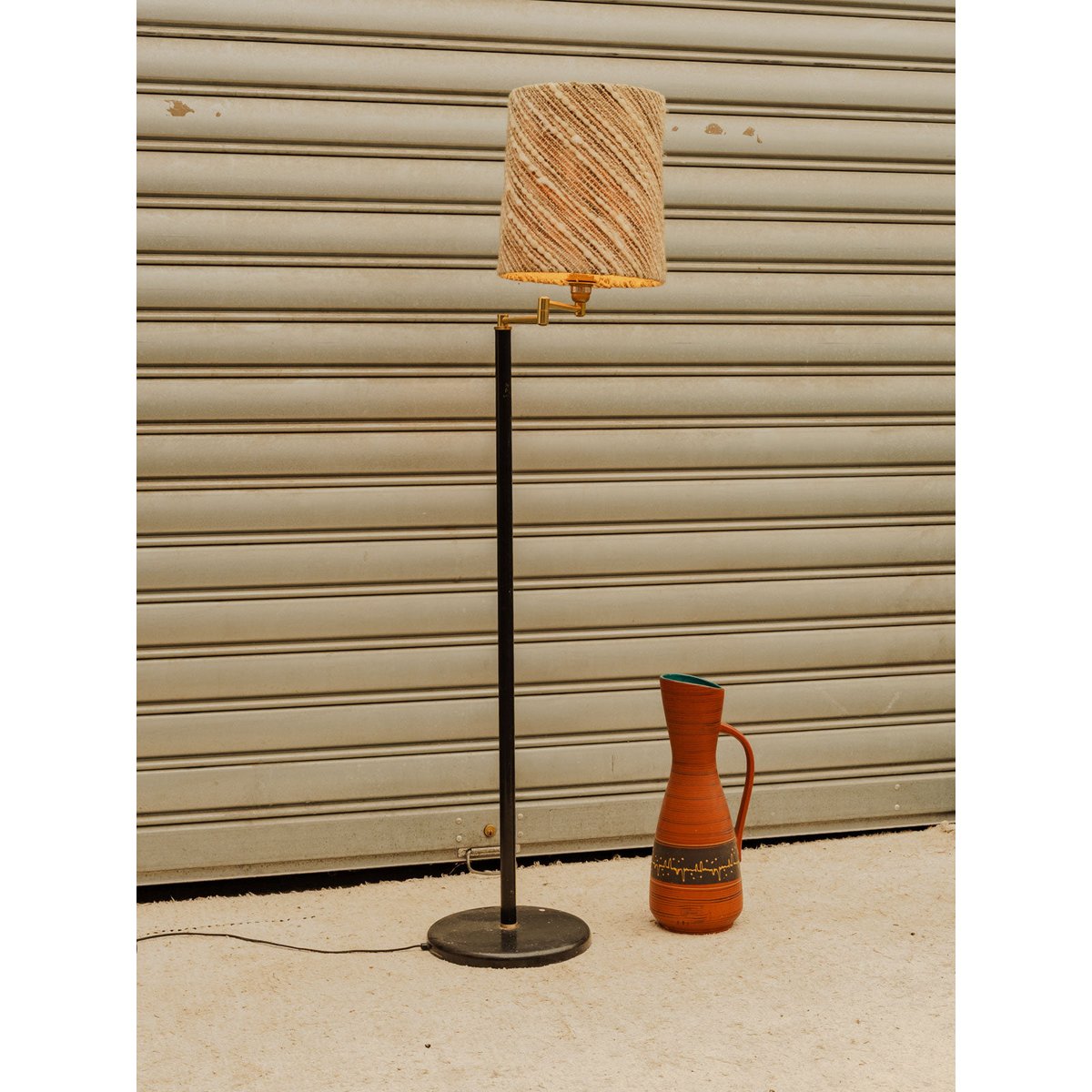 Lampadaire en métal noir et laine beige Julien N°432 - Bon état noir, DEBONGOUT