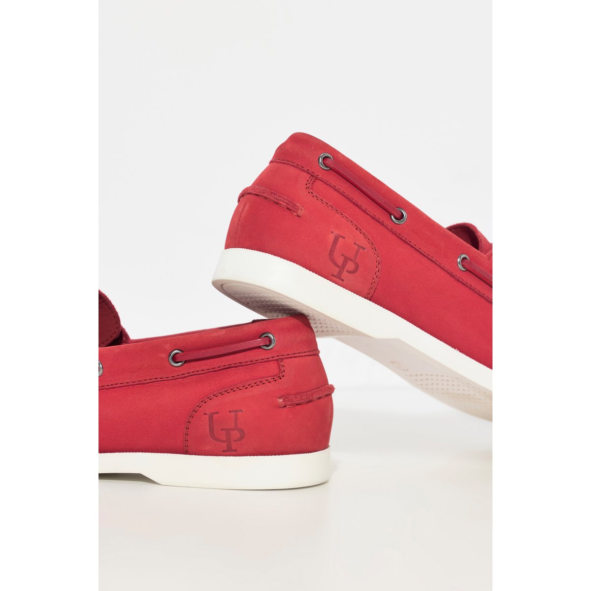 Chaussures bateau en cuir suédé. Semelle , pied large rouge néon, ULLA POPKEN