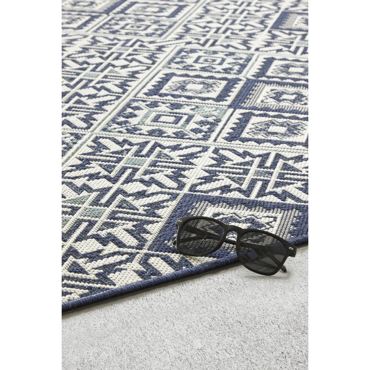 Tapis graphique intérieur extérieur NAZARE bleu naturel, AFK LIVING