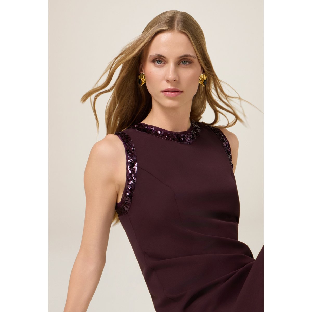 Robe fourreau avec bordures en paillettes burgundy, OLTRE