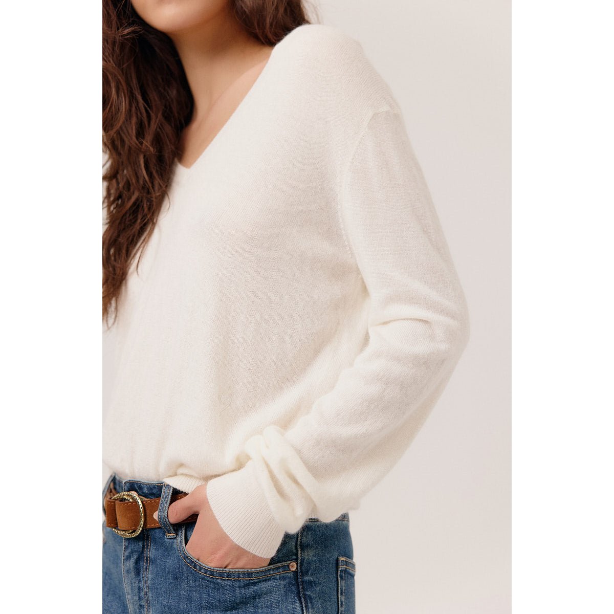 Pull coupe ajustée col en V manches longues EDEN cream, ARTLOVE