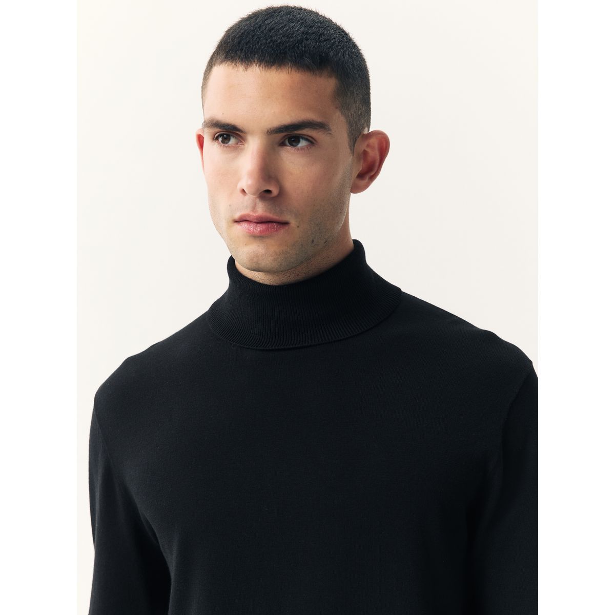 Pull col roulé regular en coton majoritaire noir, NEXT