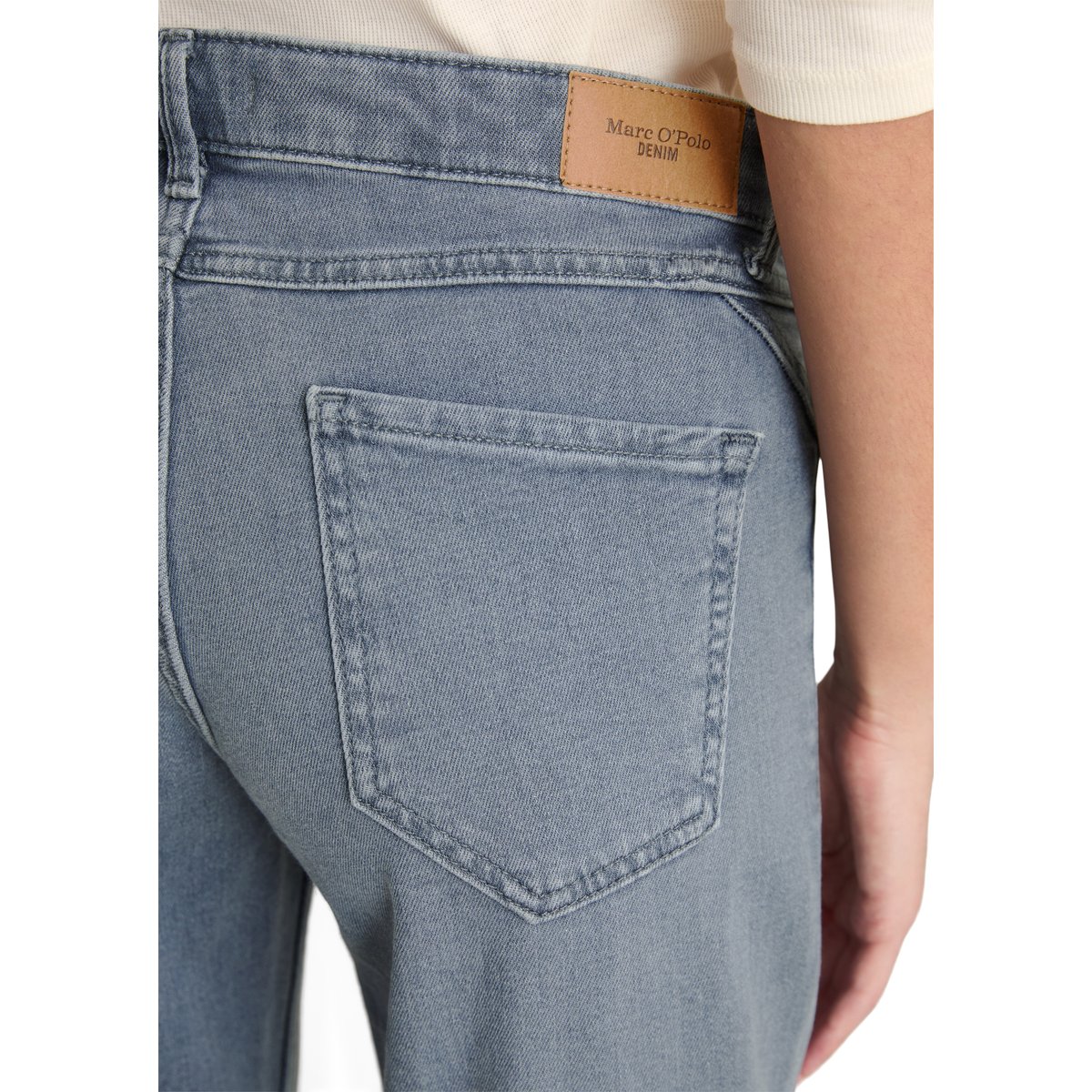 Jeans modèle Nella bootcut en coton bio stretch bleu clair, MARC O’POLO DENIM