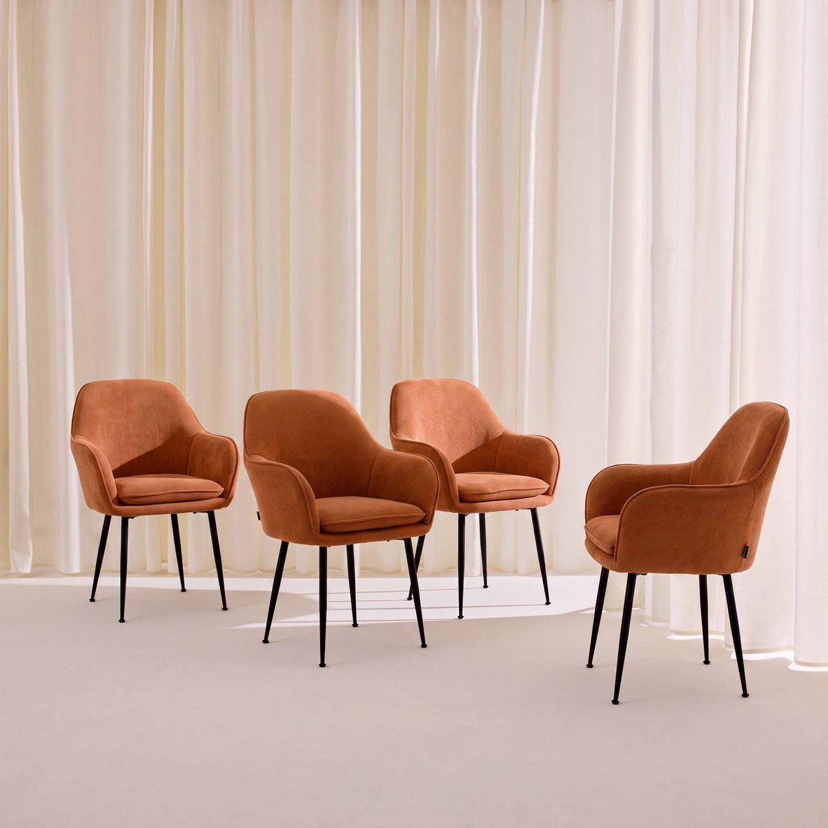 Fauteuil velours côtelé et pieds métal (lot de 4) SHELLA camel, SWEEEK
