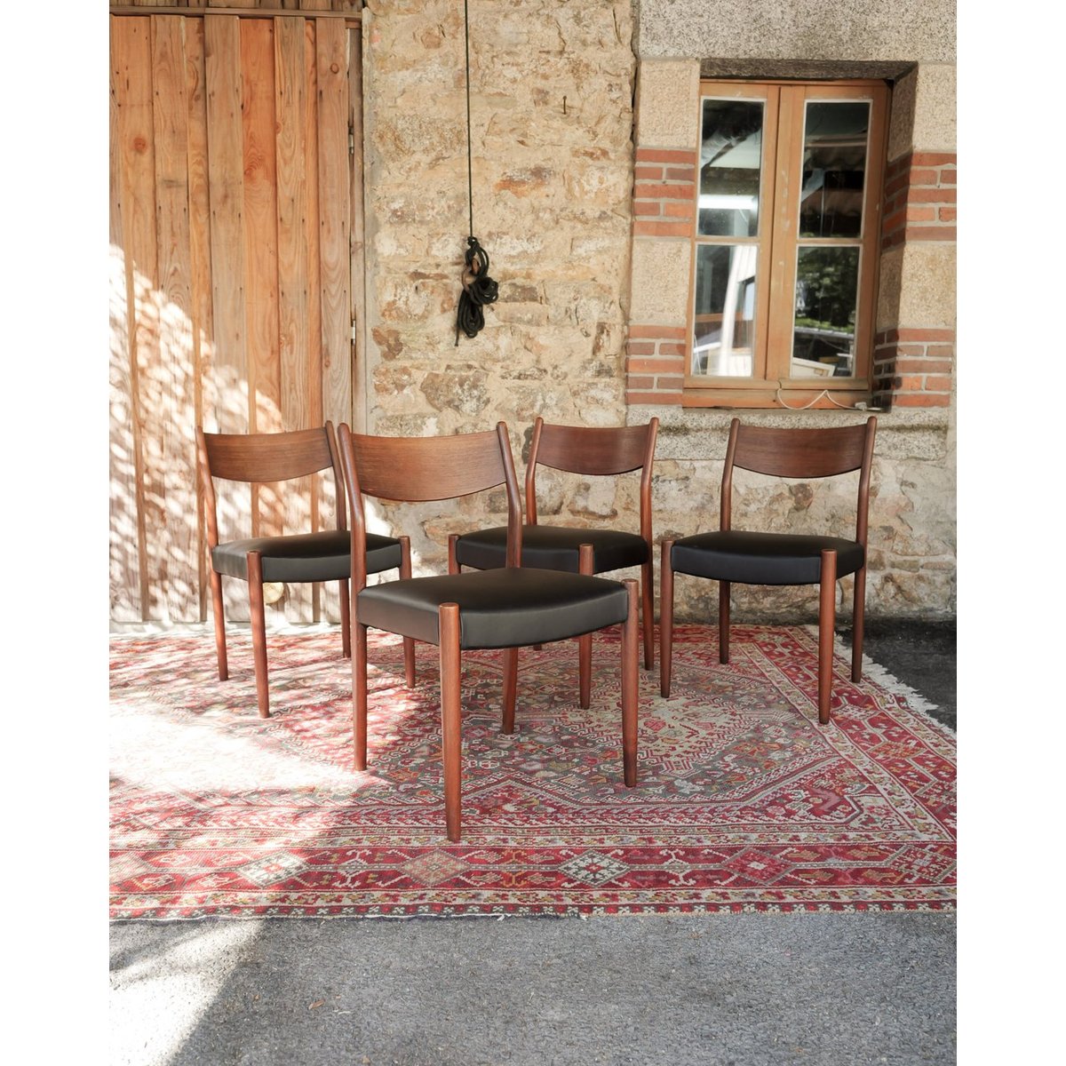 Lot de 4 chaises scandinaves Alma N°1990 - Bon état bois foncé, DEBONGOUT